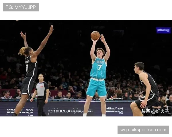 库珀·弗拉格挡拆防守压制内线胜过同届新秀